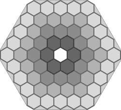 60 игральных карт тасуют и раскладывают в ячейках гексагонального поля